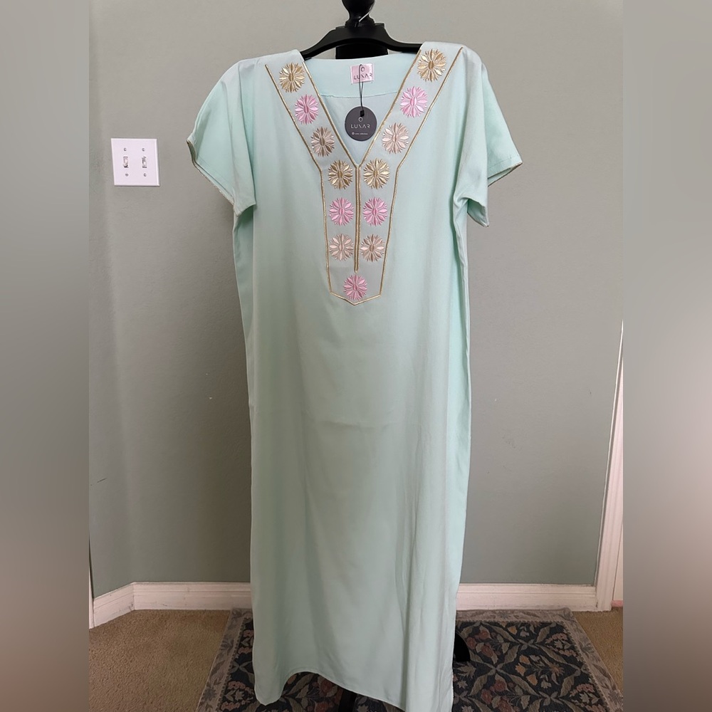 Lunar Collection. Embroidered Mint Green Maxi Dress. Size standard. NWT.‎
